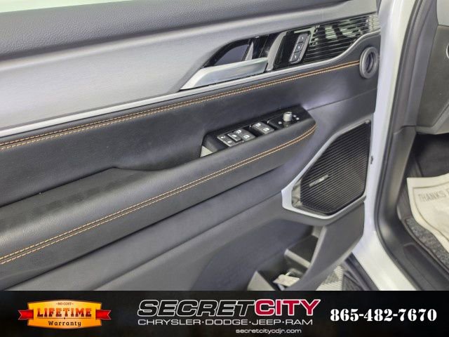 New 2026 Jeep Grand Wagoneer L 4WD image 15