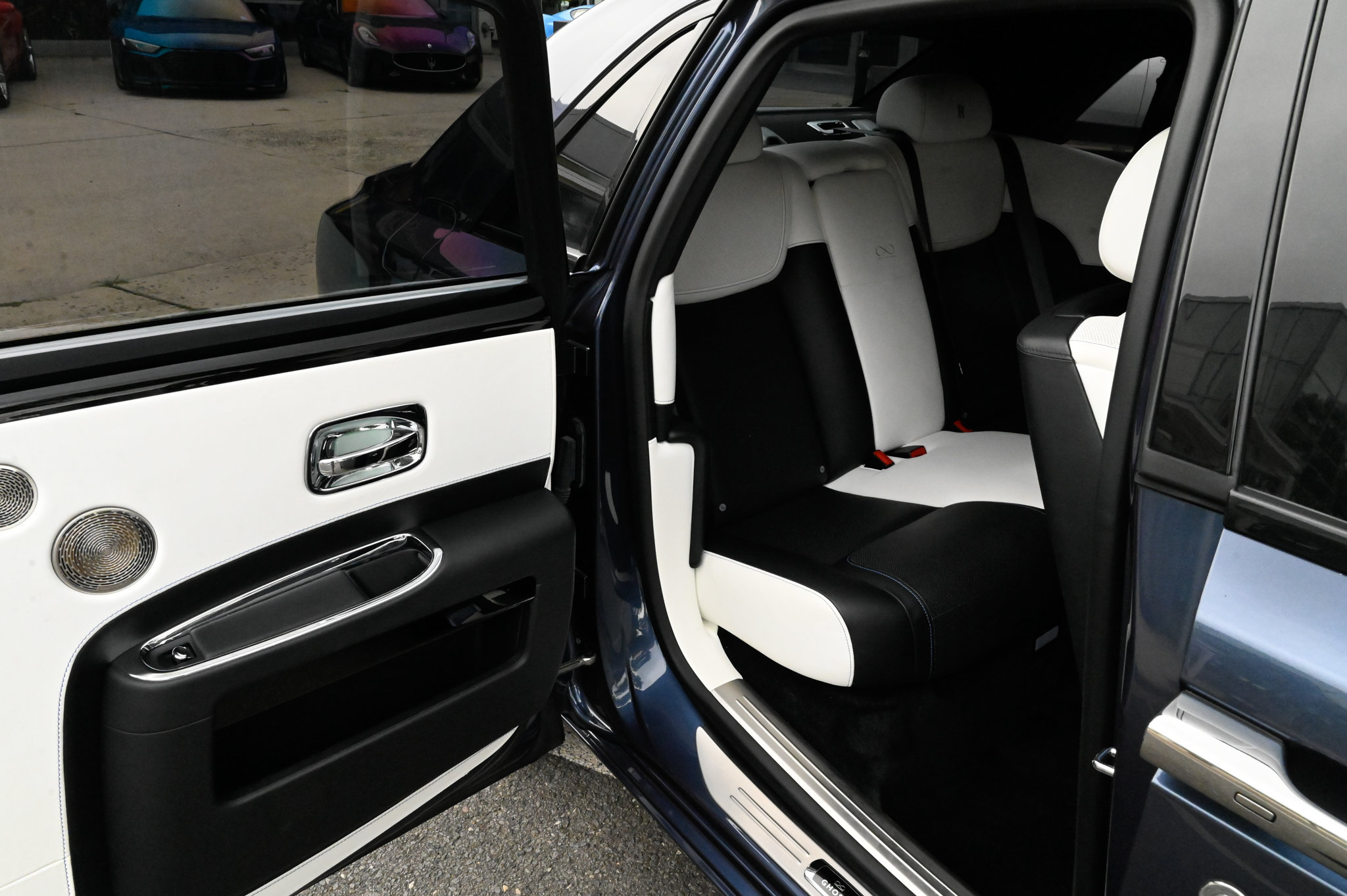 Used 2018 Rolls-Royce Ghost RWD image 48