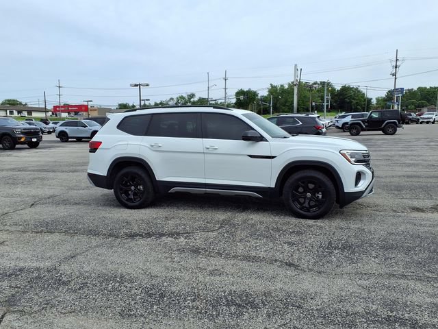 Used 2025 Volkswagen Atlas Peak Edition SE AWD/4WD image 14