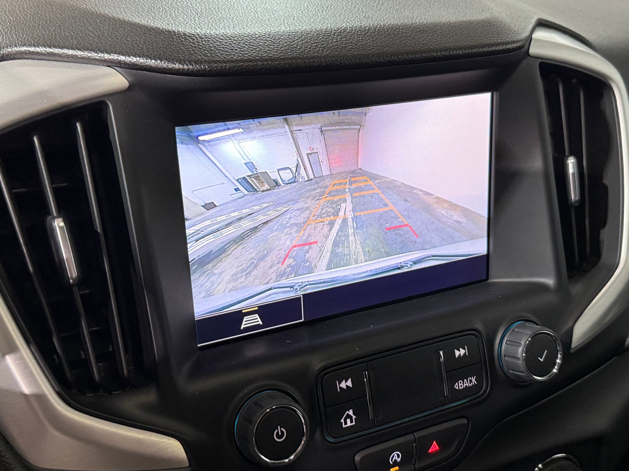 Used 2022 GMC Terrain SLT image 27