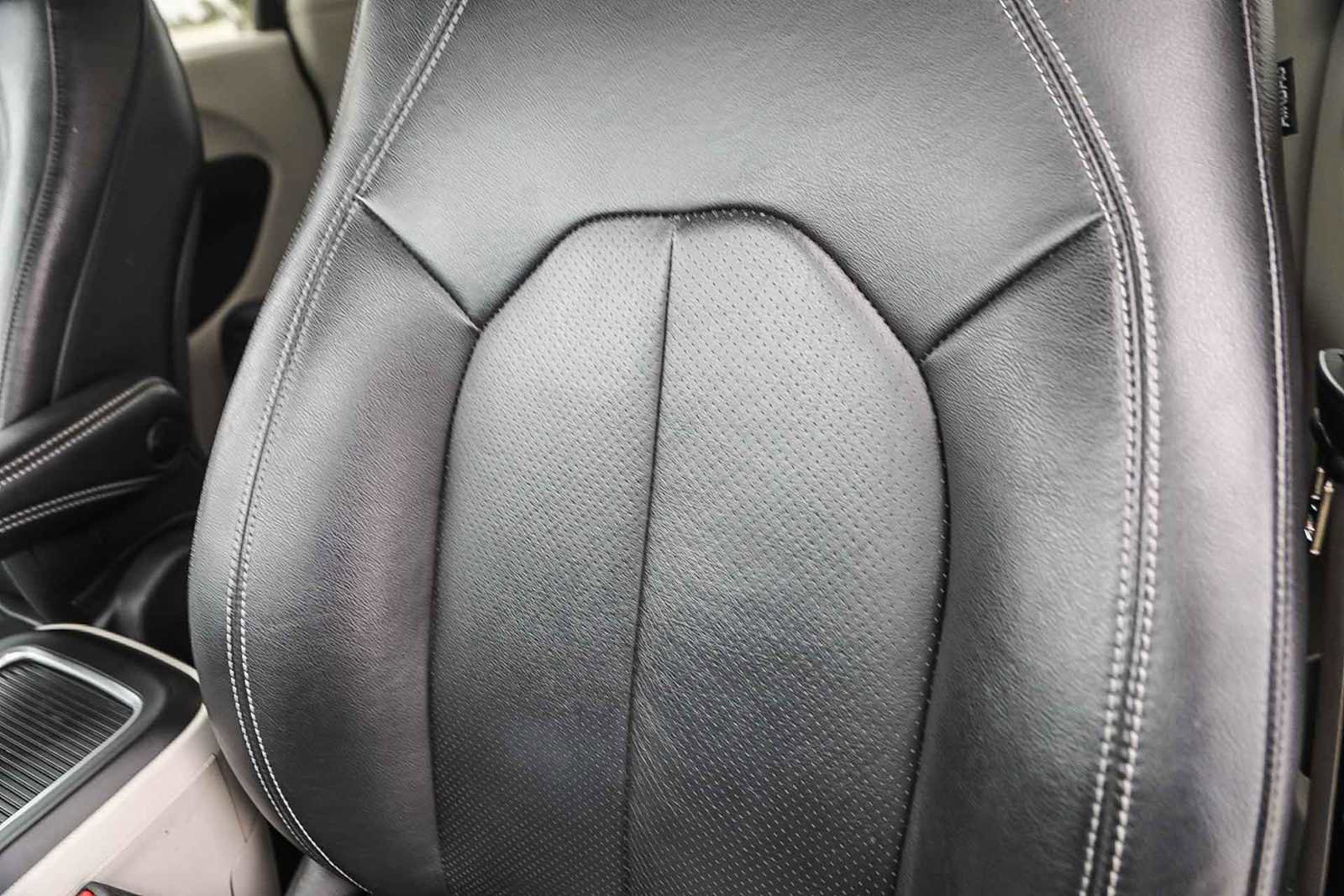 Used 2022 Chrysler Pacifica Touring-L image 25