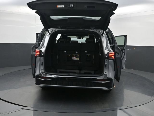Used 2025 Toyota Sienna XSE FWD image 45