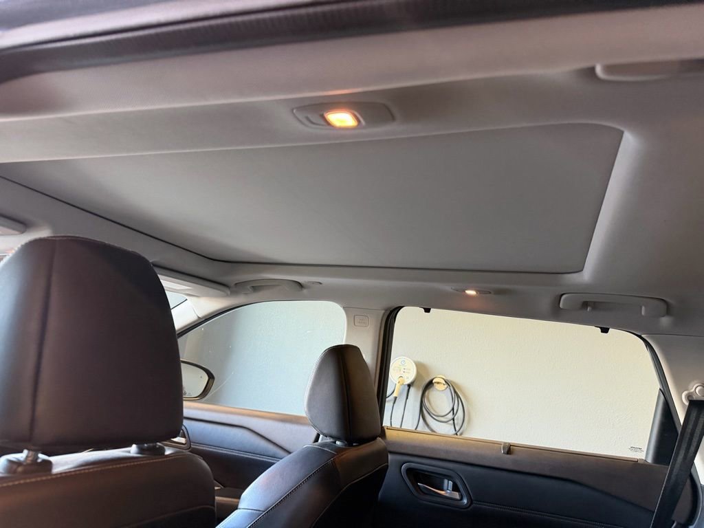 Used 2023 Nissan Rogue SL w/ SL Premium Package image 10