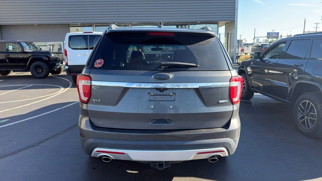 Used 2016 Ford Explorer XLT w/ Equipment Group 202A AWD/4WD image 4