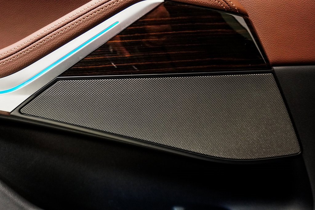 Used 2021 BMW X5 xDrive45e w/ Premium Package image 11