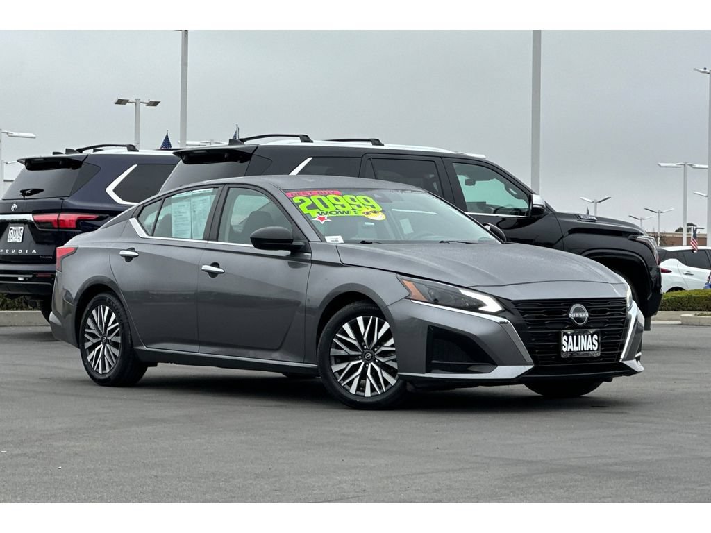 Used 2024 Nissan Altima 2.5 SV FWD image 2