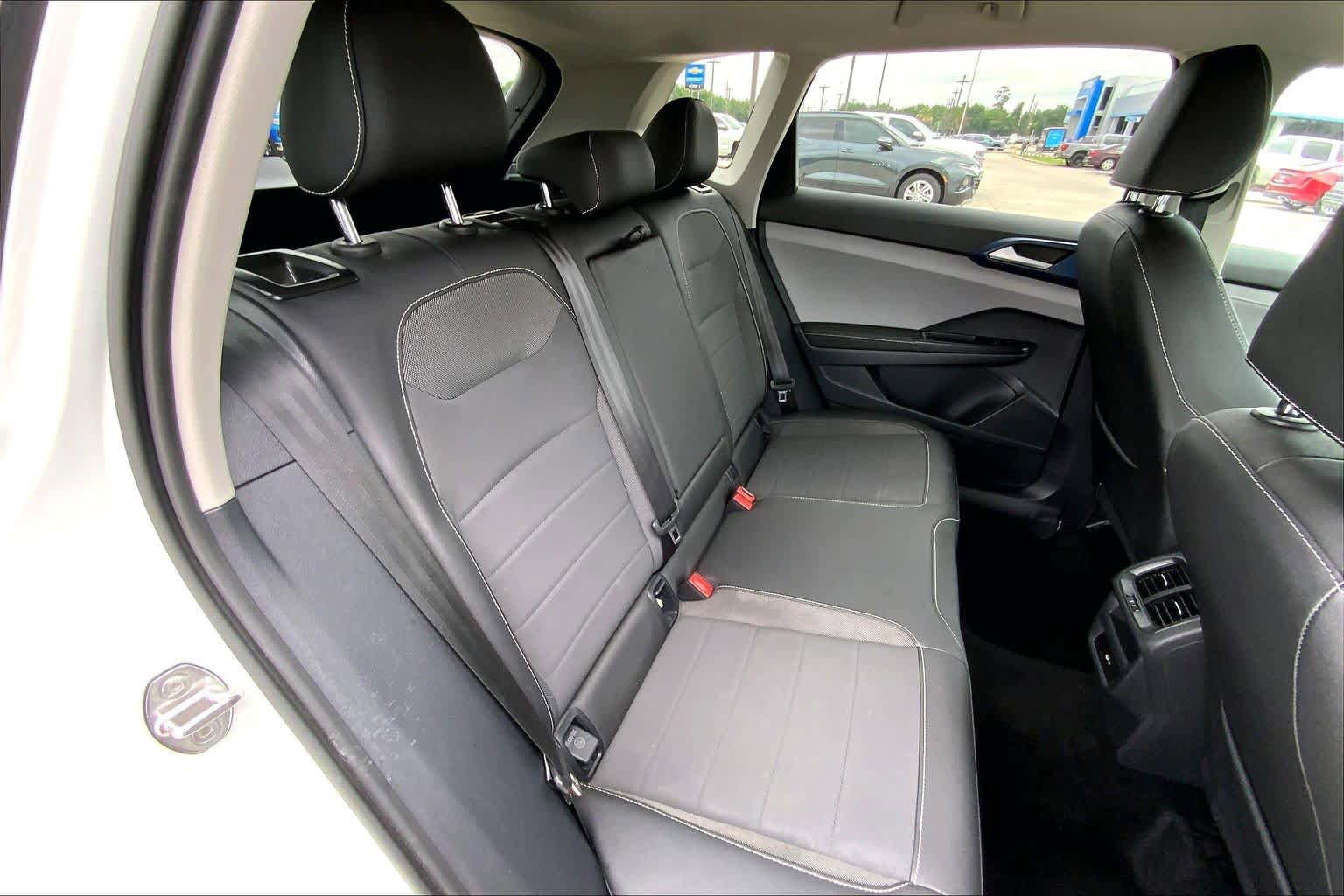 Used 2024 Volkswagen Taos SE FWD image 19
