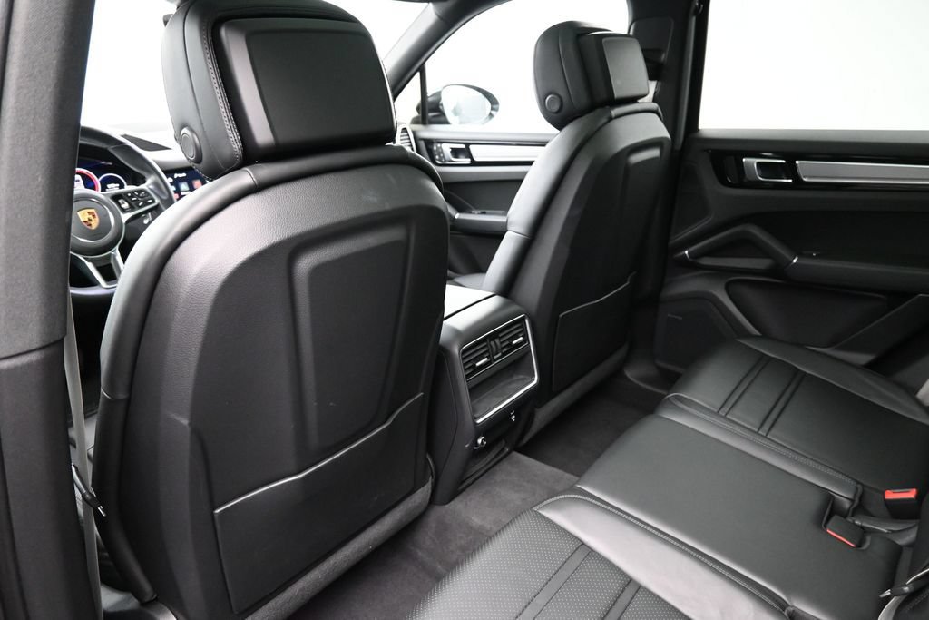 Certified 2023 Porsche Cayenne Platinum Edition AWD/4WD image 8