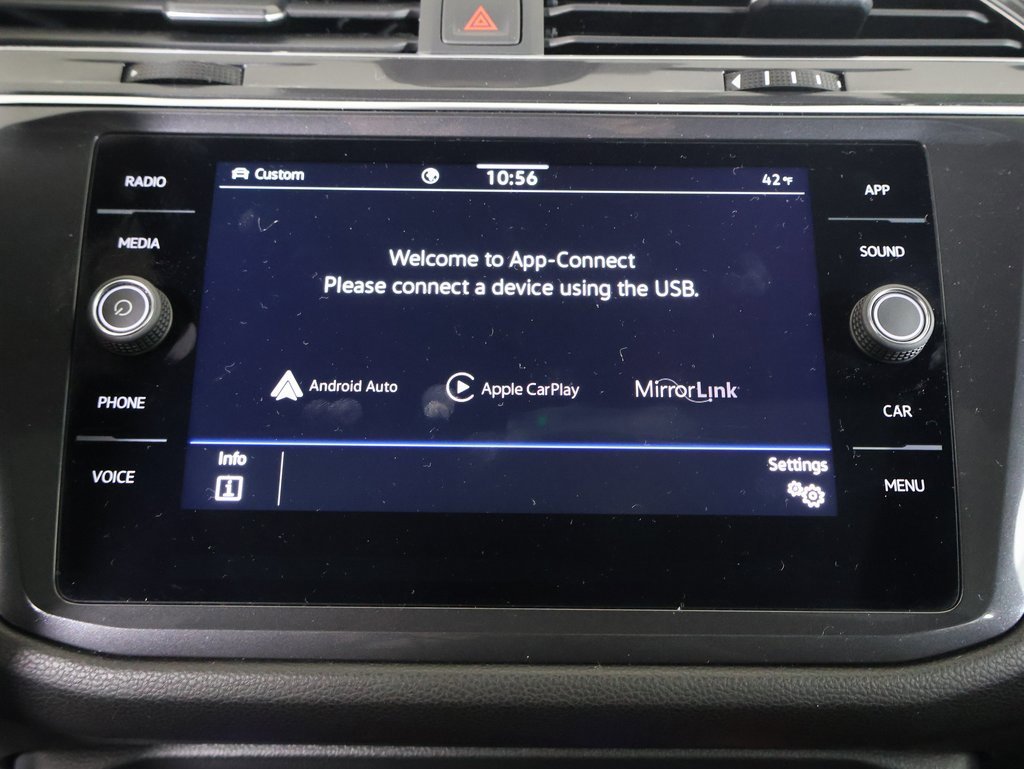 Used 2023 Volkswagen Tiguan SE R-Line image 8