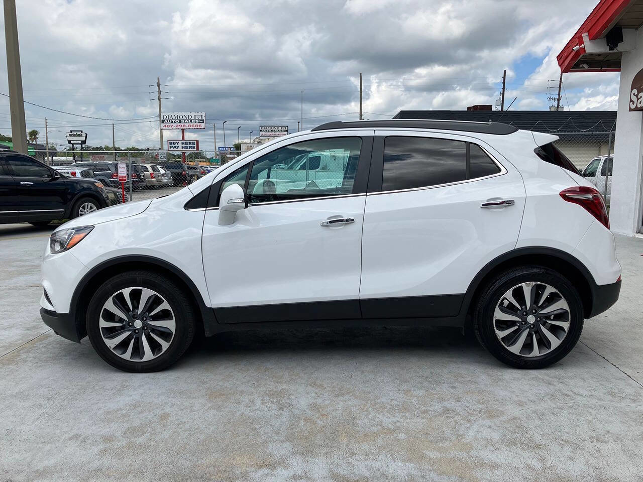 Used 2020 Buick Encore Essence image 3