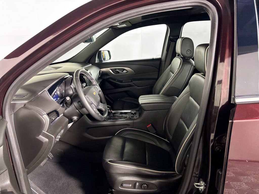 Used 2023 Chevrolet Traverse Premier image 11