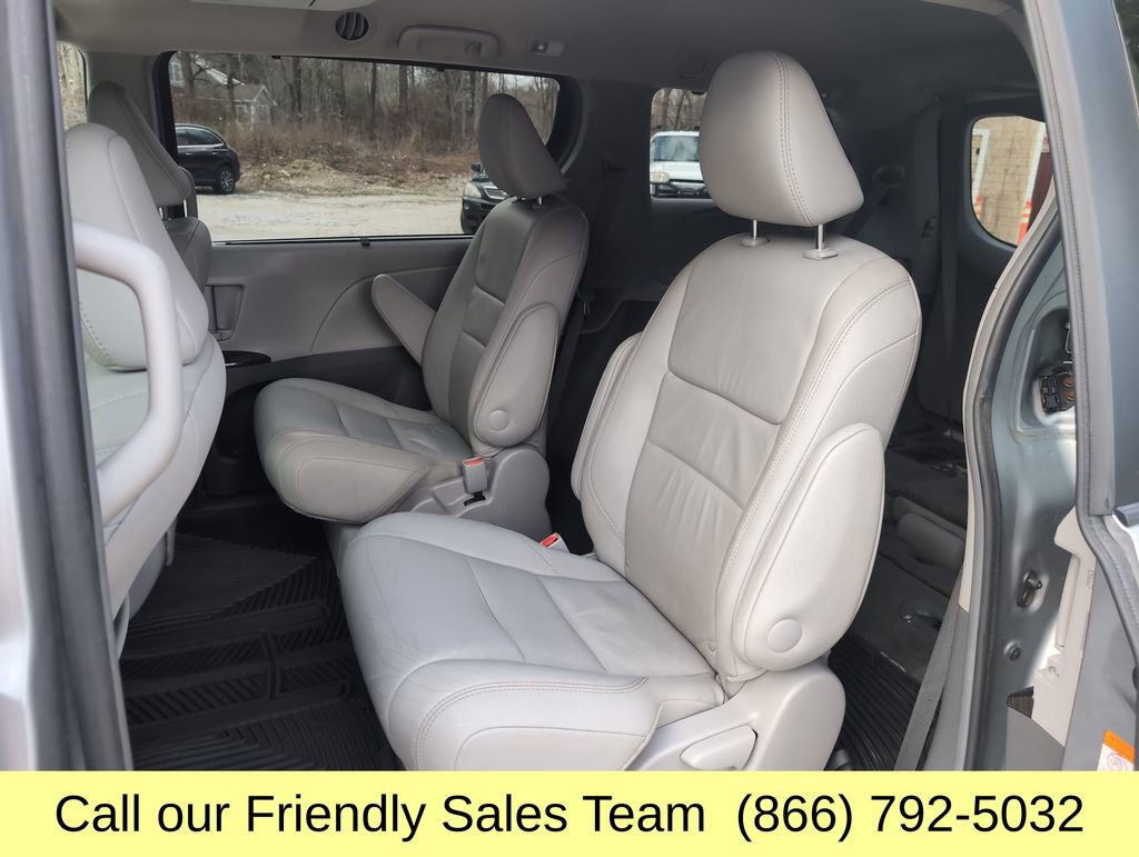Used 2017 Toyota Sienna XLE Premium image 25
