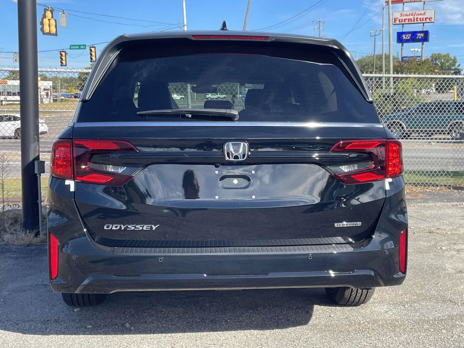 New 2027 Honda Odyssey Touring image 2