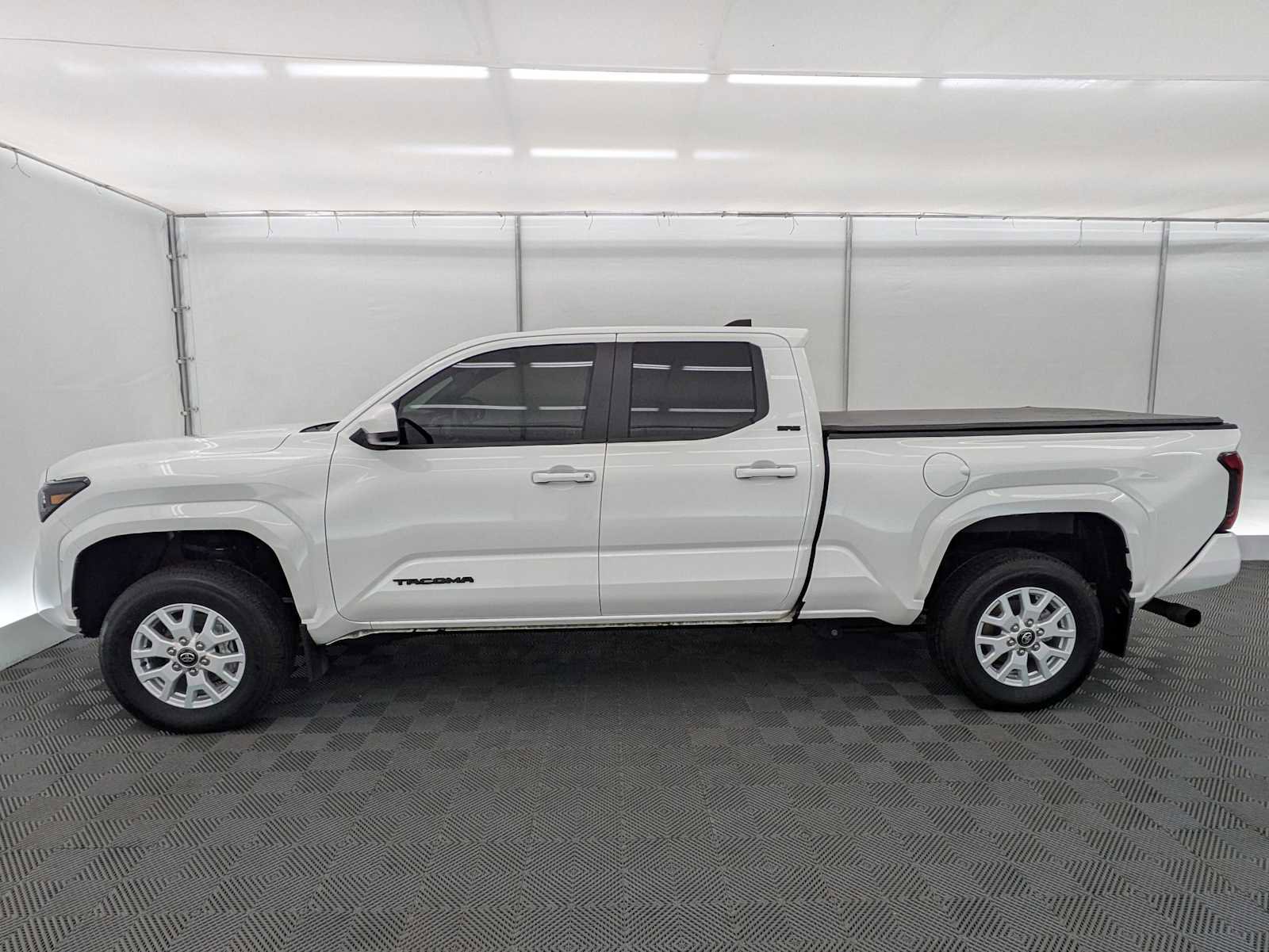Used 2024 Toyota Tacoma SR5 AWD/4WD image 3
