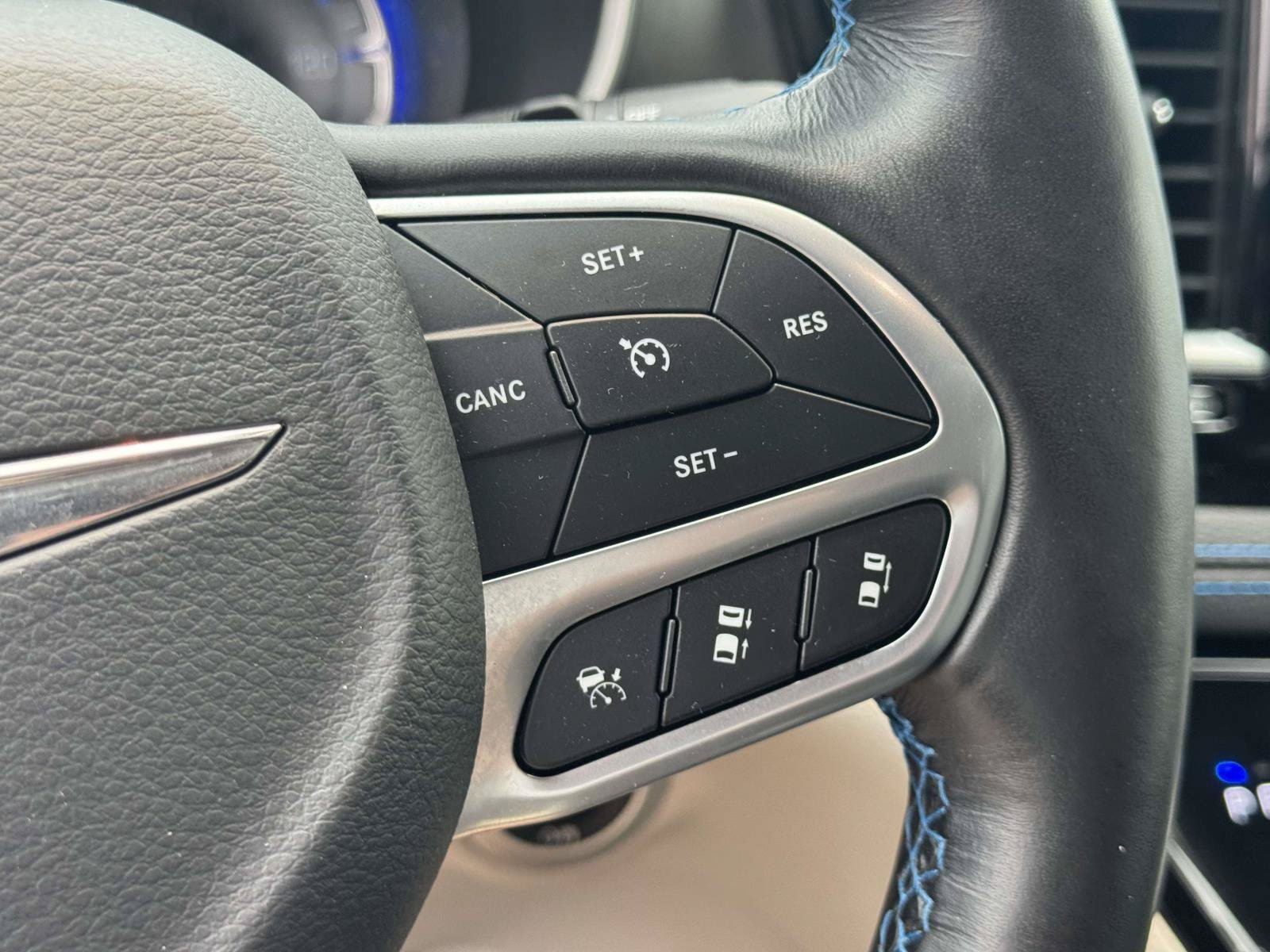 Used 2021 Chrysler Pacifica Touring-L FWD image 22