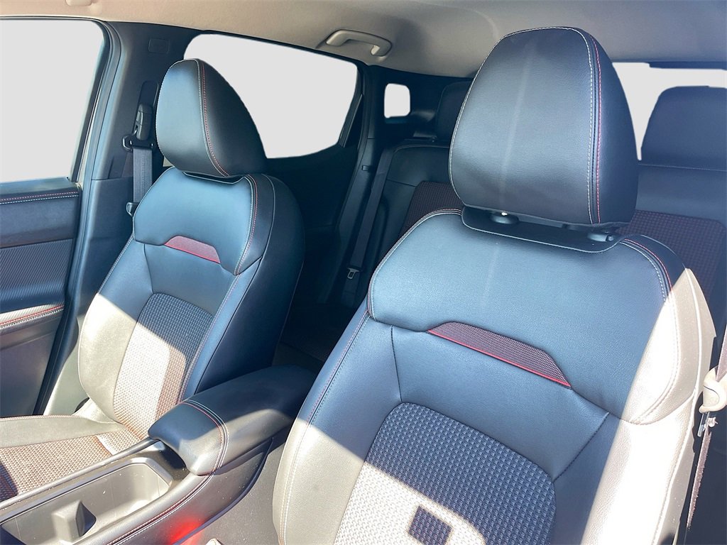 Used 2025 Nissan Kicks SR image 12