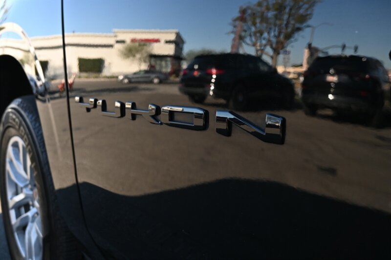 Used 2022 GMC Yukon SLE AWD/4WD image 16