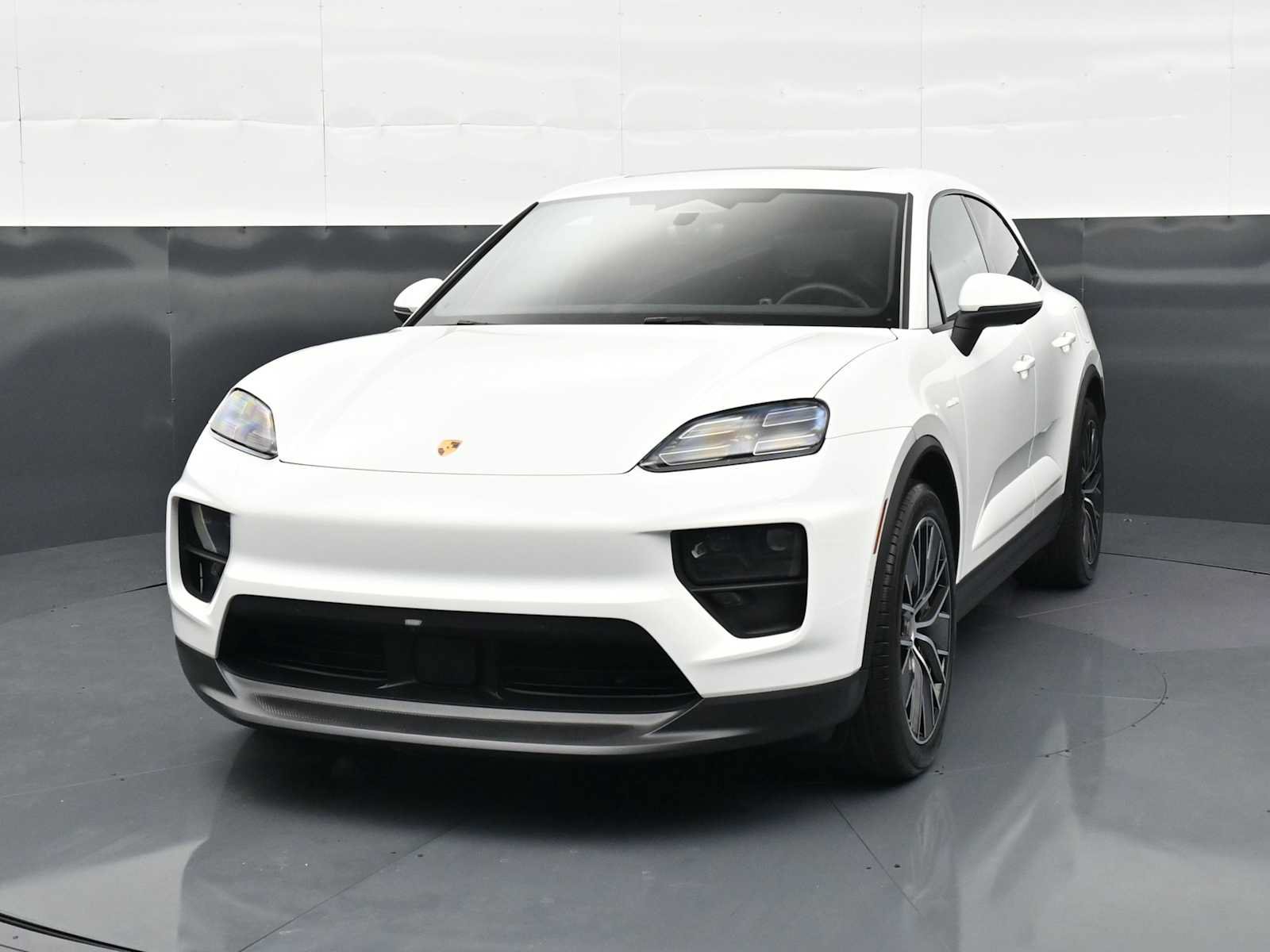 Certified 2025 Porsche Macan Electric RWD image 29