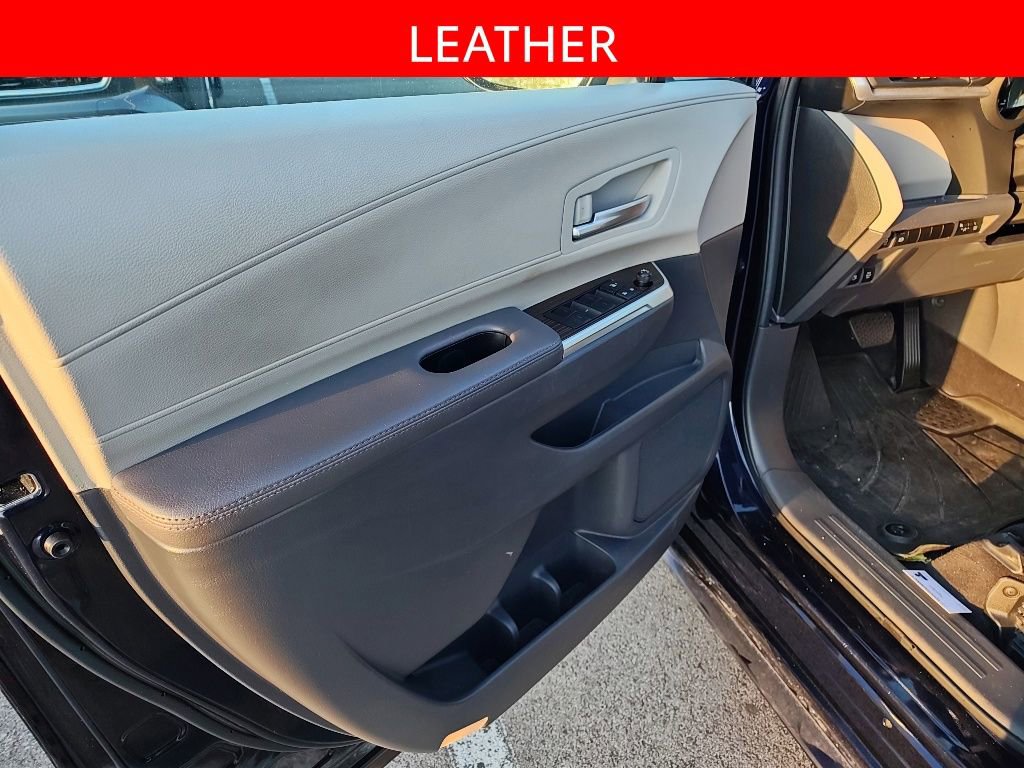 Used 2024 Toyota Sienna XLE AWD/4WD image 5