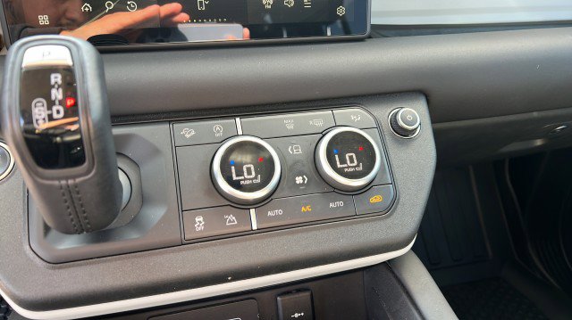 Used 2024 Land Rover Defender 110 S image 25