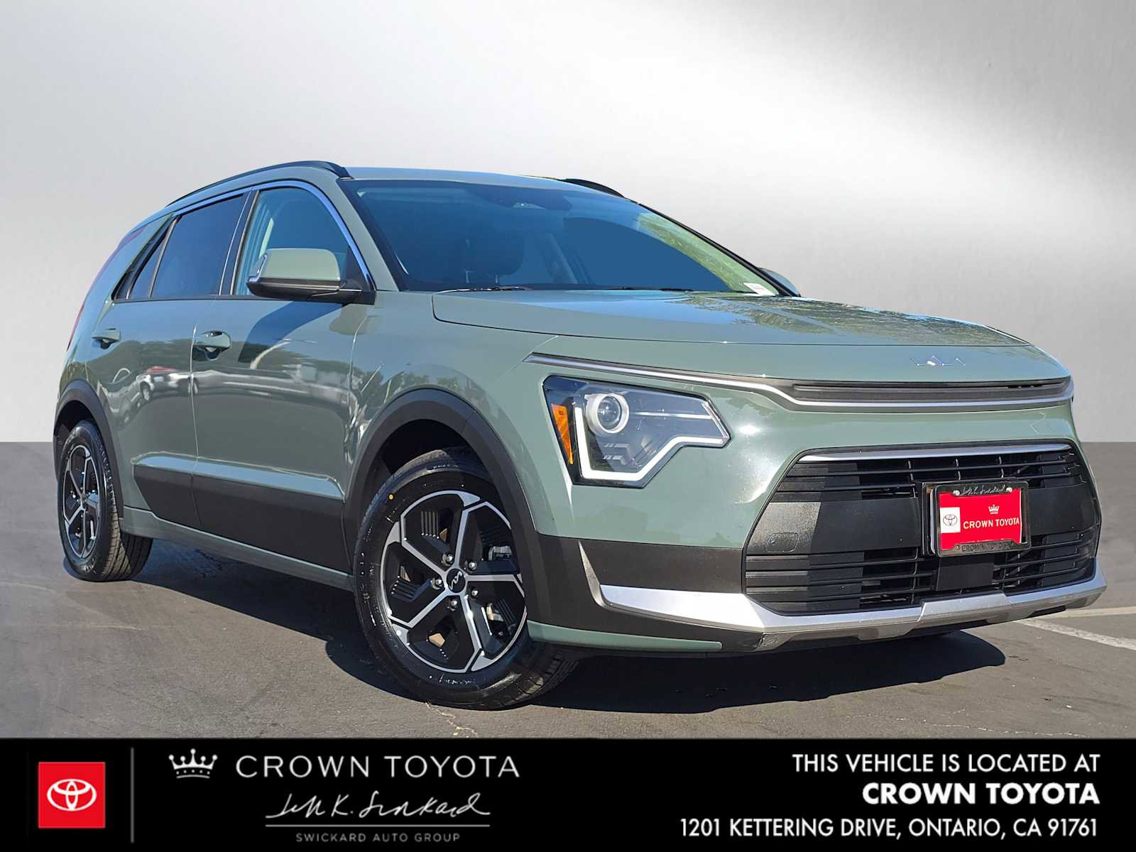 Used 2023 Kia Niro EX image 1