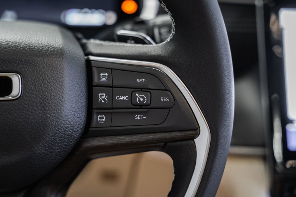 New 2025 Jeep Grand Cherokee Limited w/ Luxury Tech Group II image 29