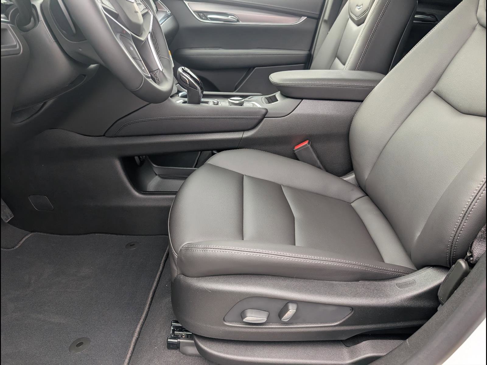 New 2026 Cadillac XT5 Luxury FWD image 11