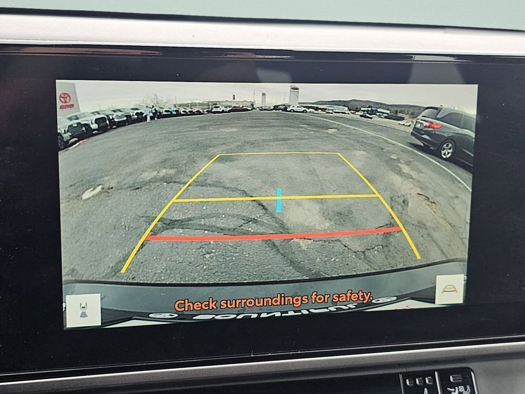 Used 2025 Toyota Camry XSE FWD image 9