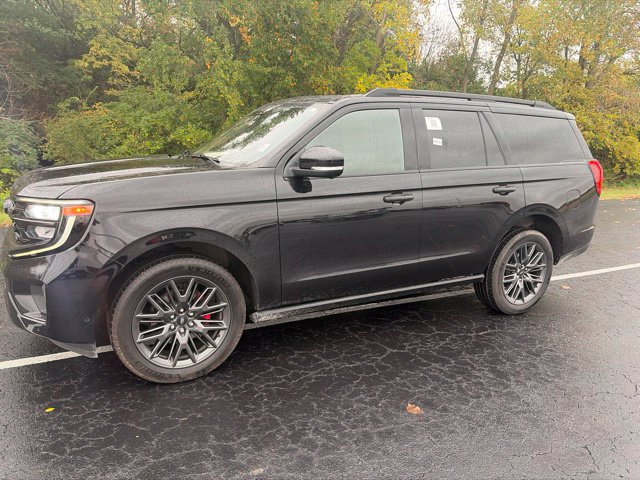 Used 2025 Ford Expedition Platinum w/ Stealth Performance Package AWD/4WD image 2