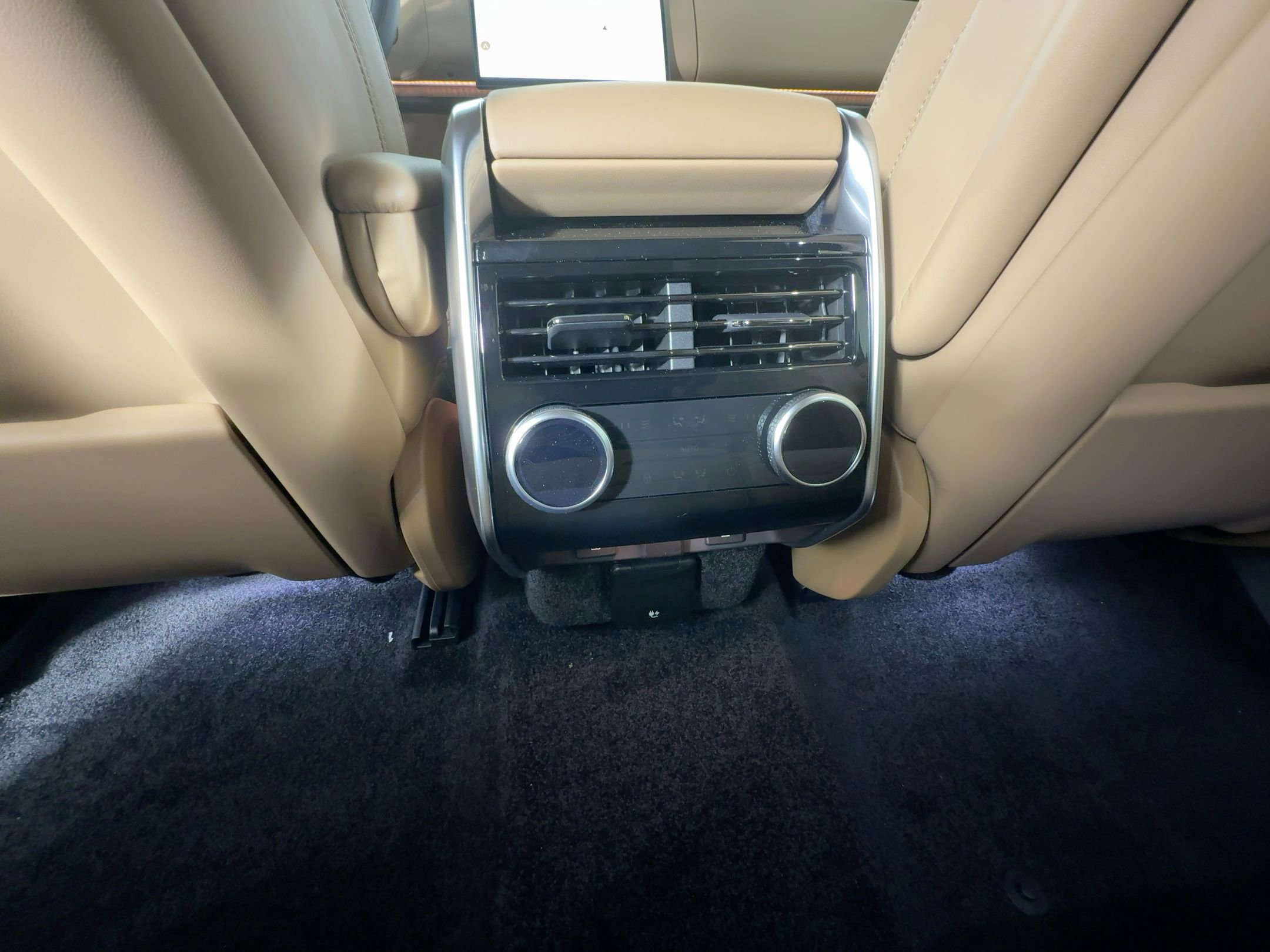 New 2026 Land Rover Range Rover SE image 24