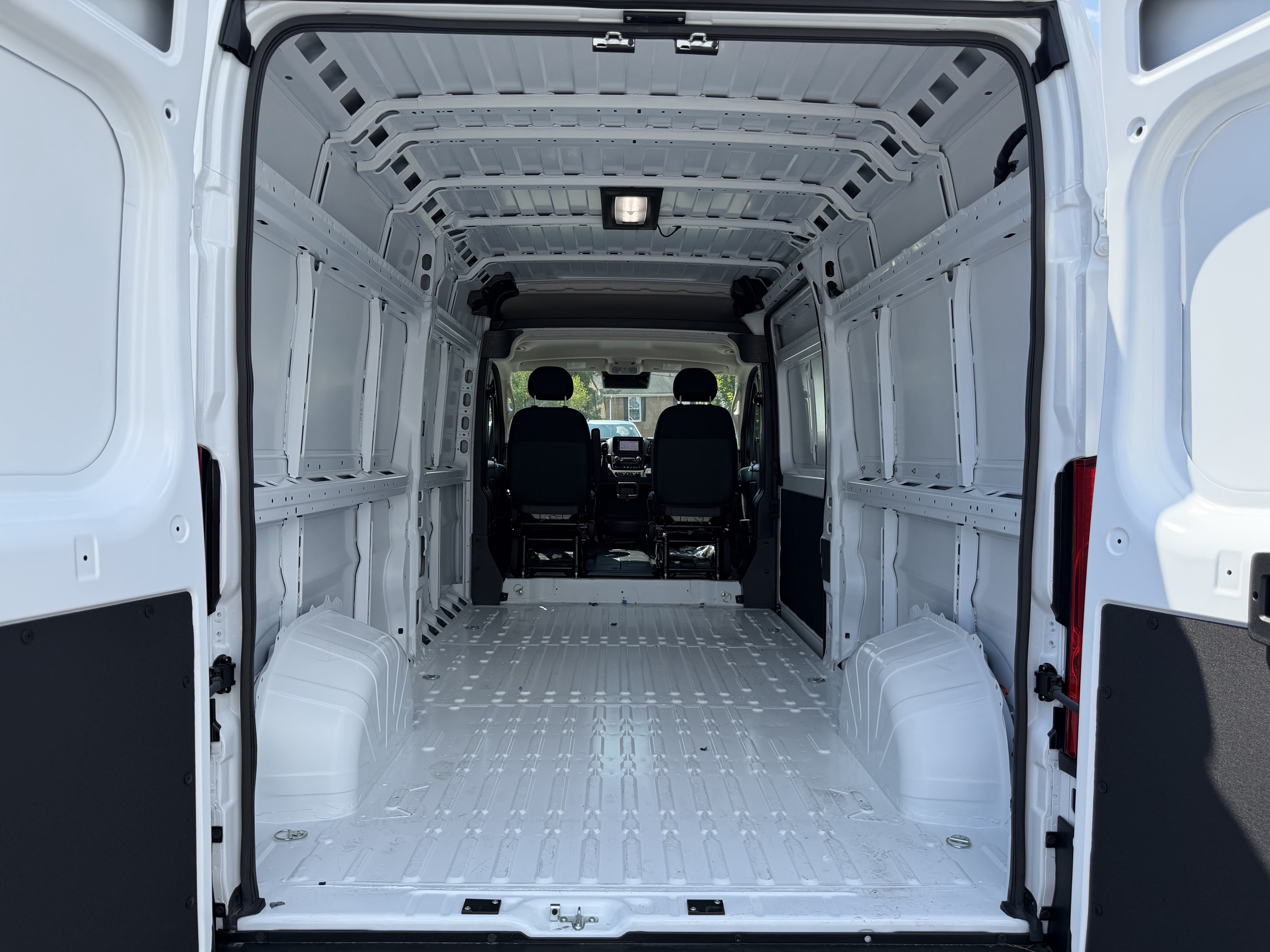 New 2026 RAM ProMaster 2500 w/ Convenience Group FWD image 31