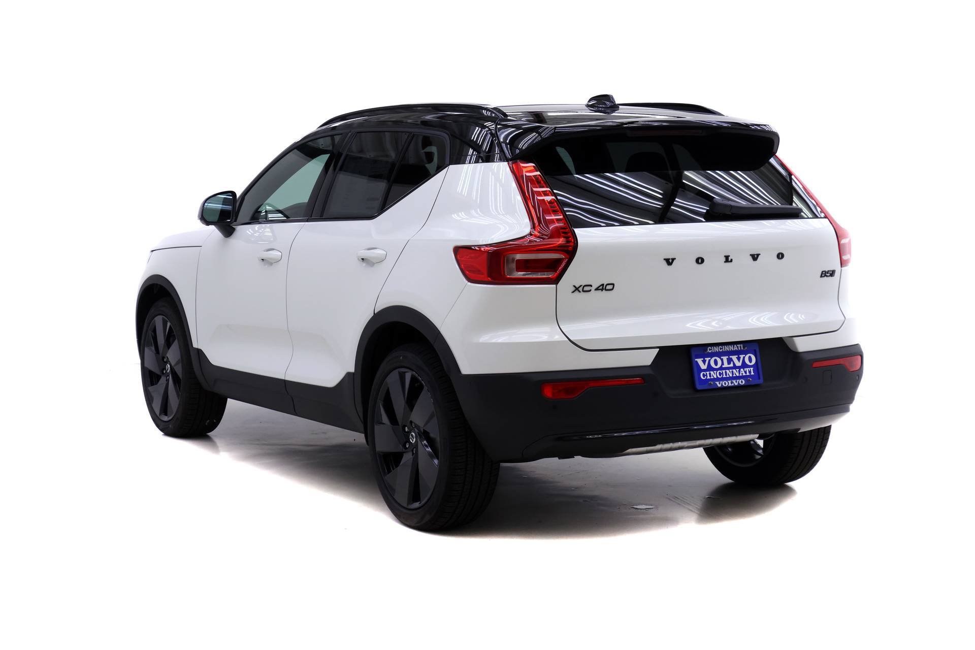 New 2026 Volvo XC40 B5 Ultra w/ Protection Package Premier AWD/4WD image 5