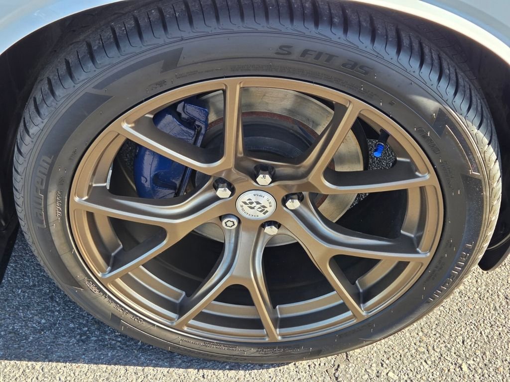 Used 2014 Dodge Challenger R/T RWD image 9