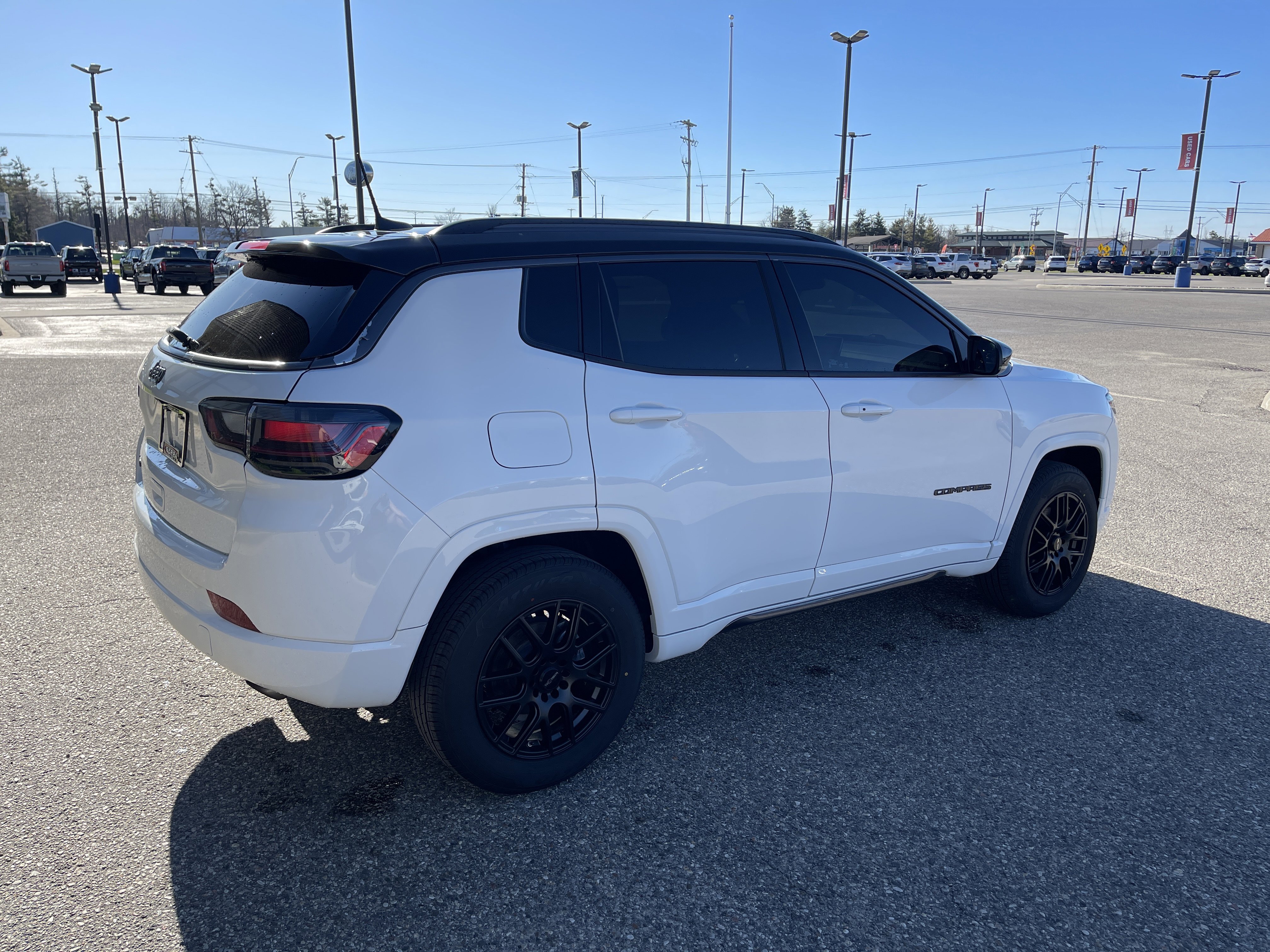 Used 2022 Jeep Compass High Altitude AWD/4WD image 3