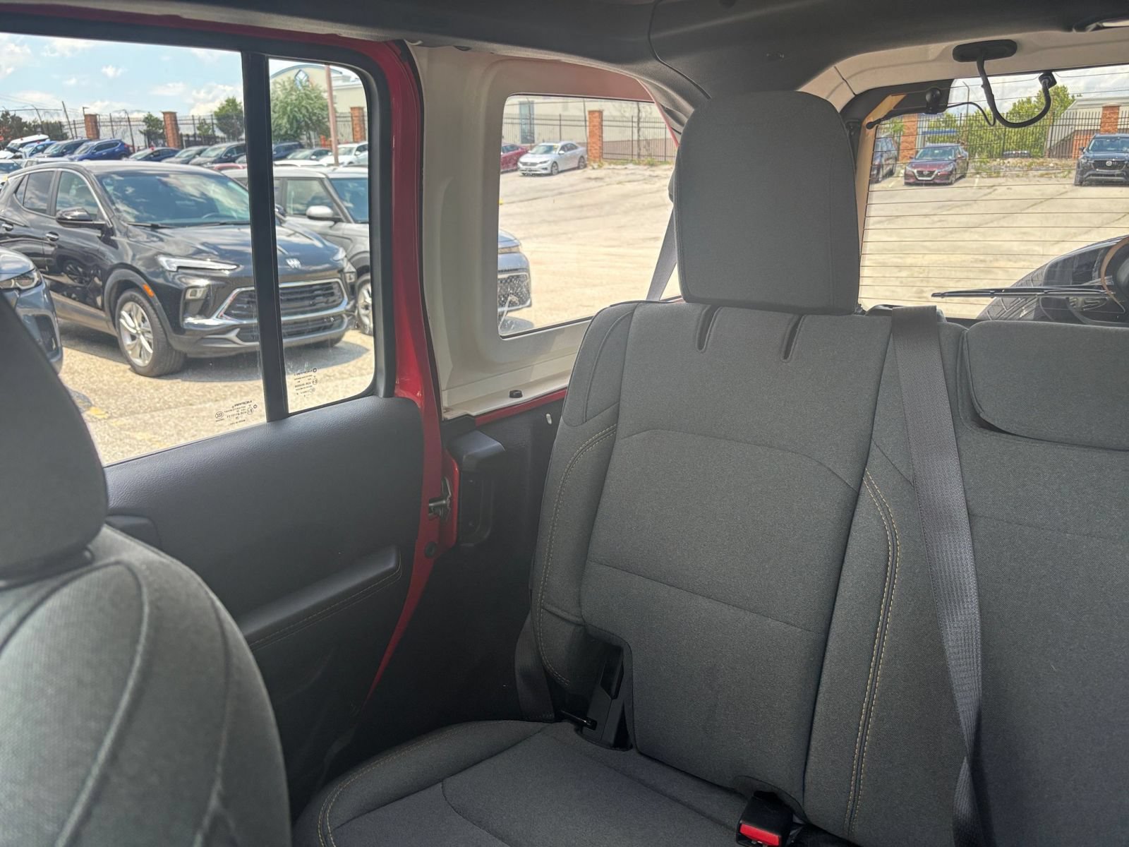 Used 2025 Jeep Wrangler Unlimited Sahara AWD/4WD image 34