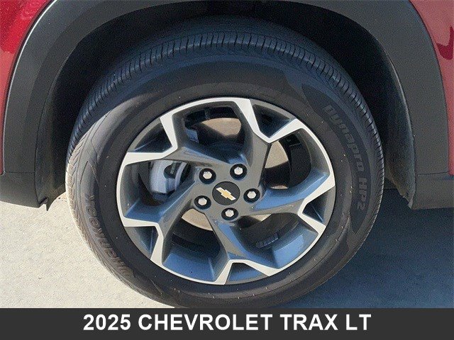 Used 2025 Chevrolet Trax LT w/ LT Convenience Package image 9