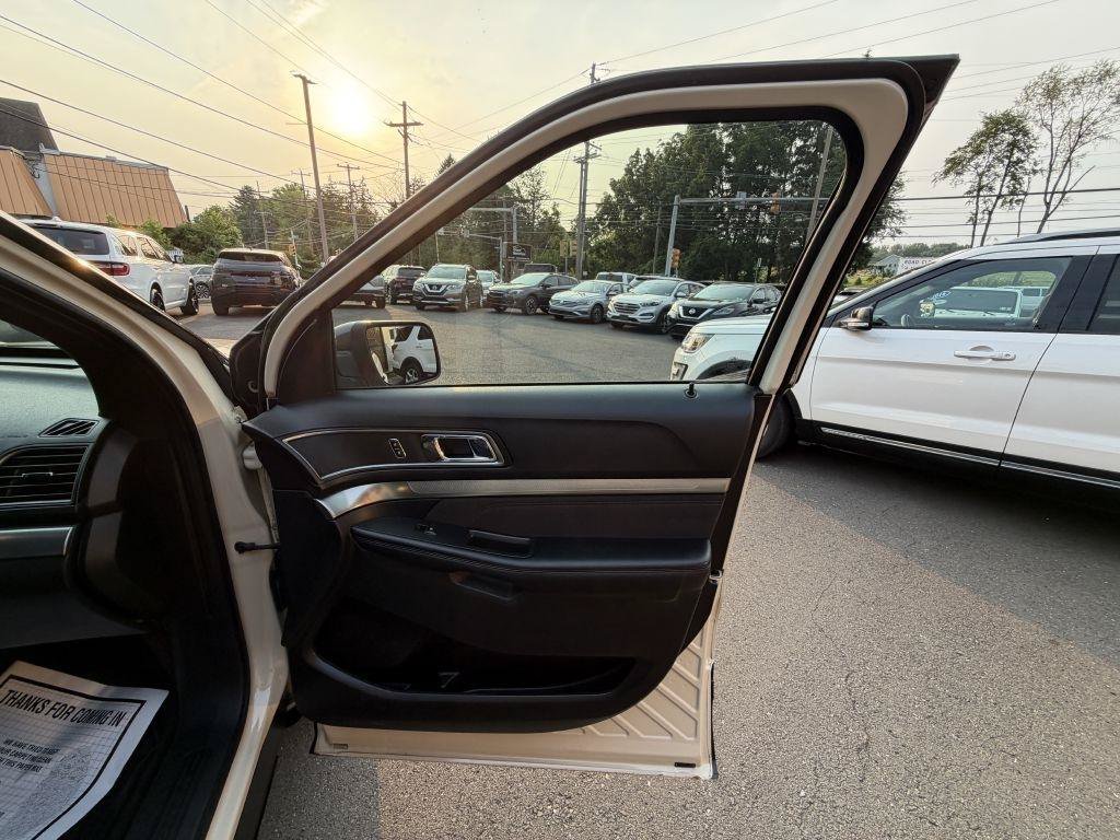 Used 2018 Ford Explorer XLT w/ Equipment Group 202A AWD/4WD image 21