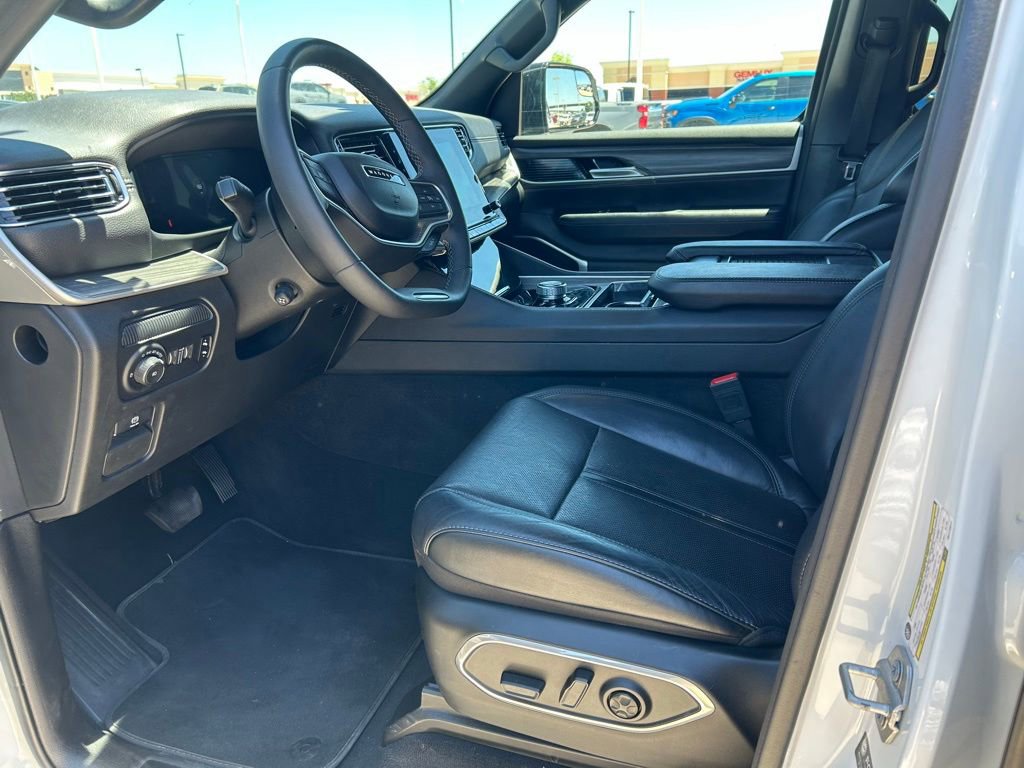 Used 2024 Jeep Wagoneer Series II w/ Flexible Seating Group RWD image 11