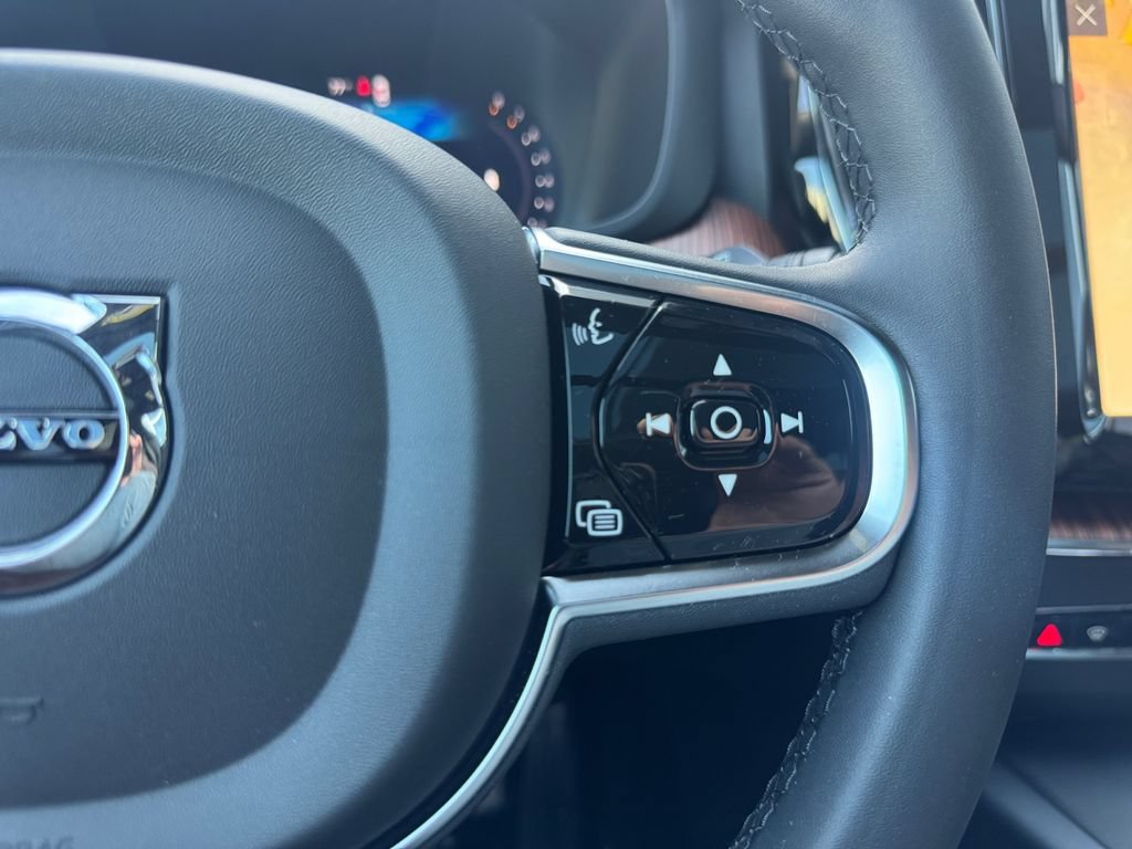Certified 2024 Volvo XC60 B5 Plus w/ Climate Package AWD/4WD image 18
