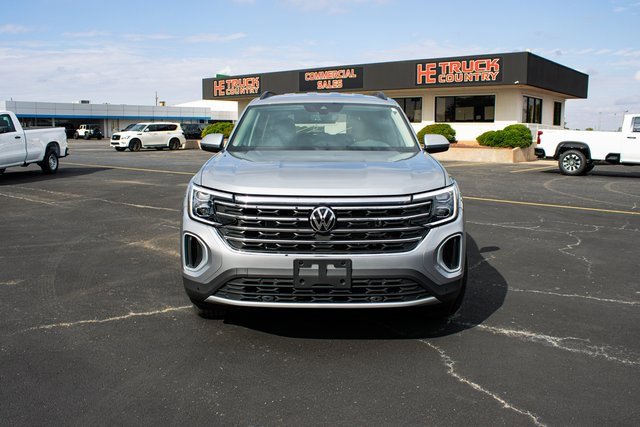 Used 2024 Volkswagen Atlas SE image 2