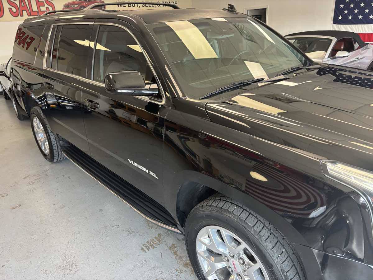 Used 2018 GMC Yukon XL SLE w/ SLE Value Package RWD image 3