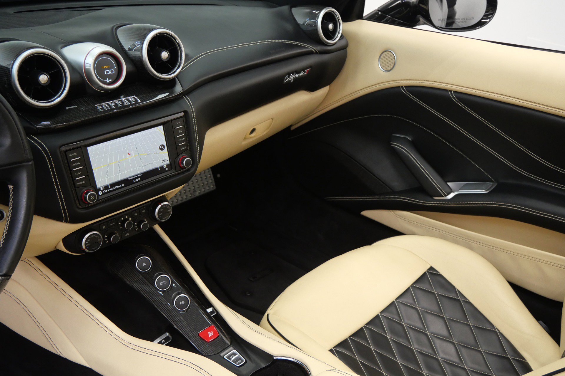 Used 2015 Ferrari California T RWD image 33