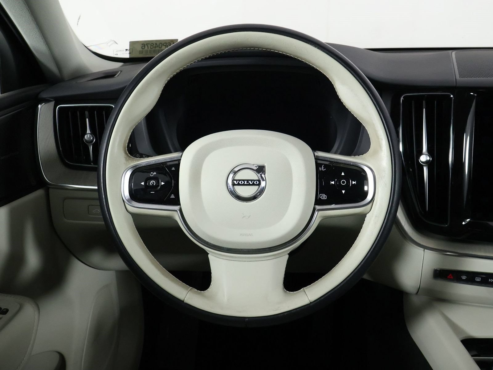 Used 2023 Volvo XC60 B5 Plus w/ Climate Package AWD/4WD image 8