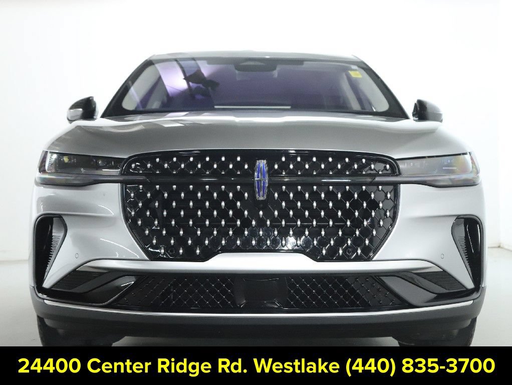 Used 2025 Lincoln Nautilus Premier AWD/4WD image 6