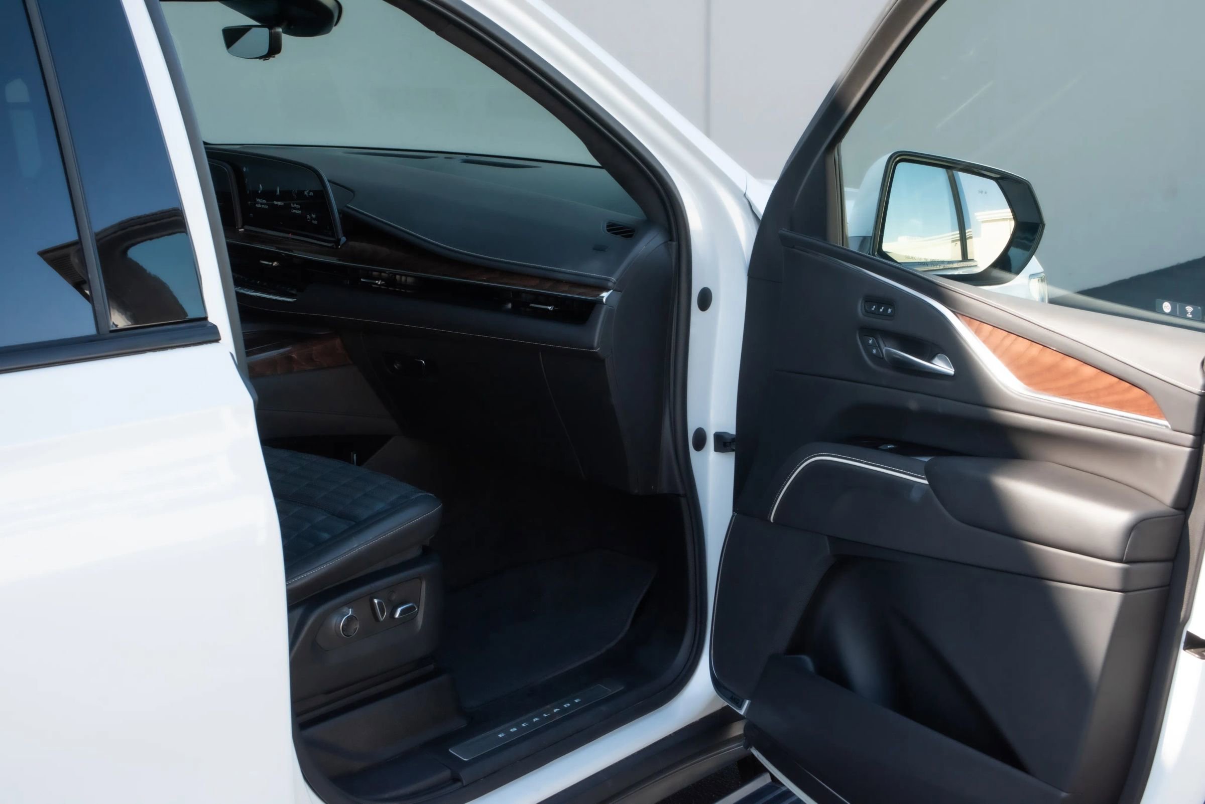 Used 2022 Cadillac Escalade ESV Sport Platinum image 32