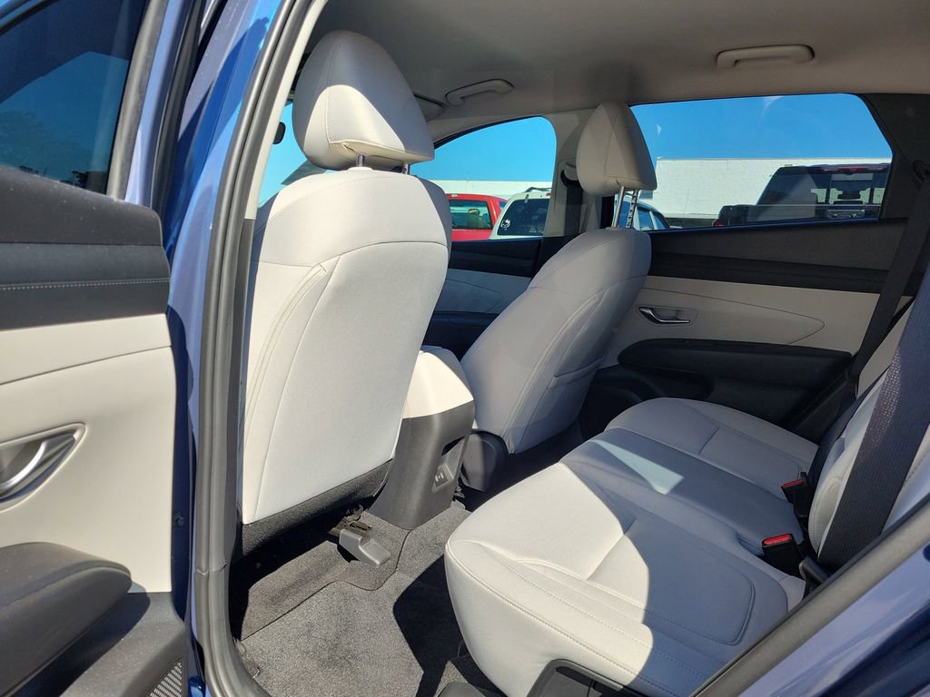 Used 2025 Hyundai Tucson SE image 11