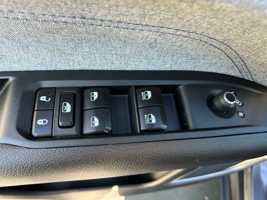 Used 2024 Jeep Compass Latitude image 12