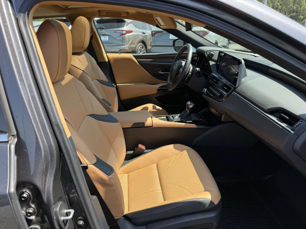 Used 2024 Lexus ES 300h w/ Technology Package FWD image 15