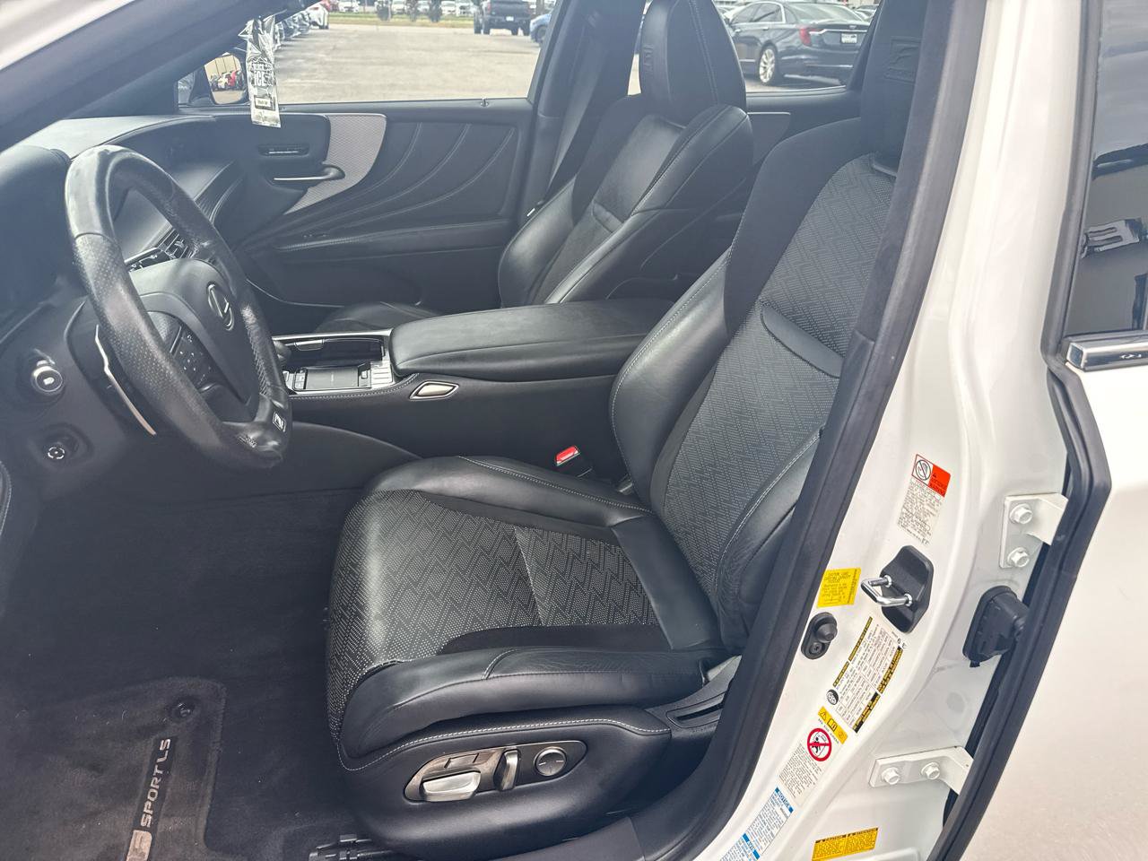 Used 2018 Lexus LS 500 F Sport w/ Accessory Package (Z2) AWD/4WD image 9