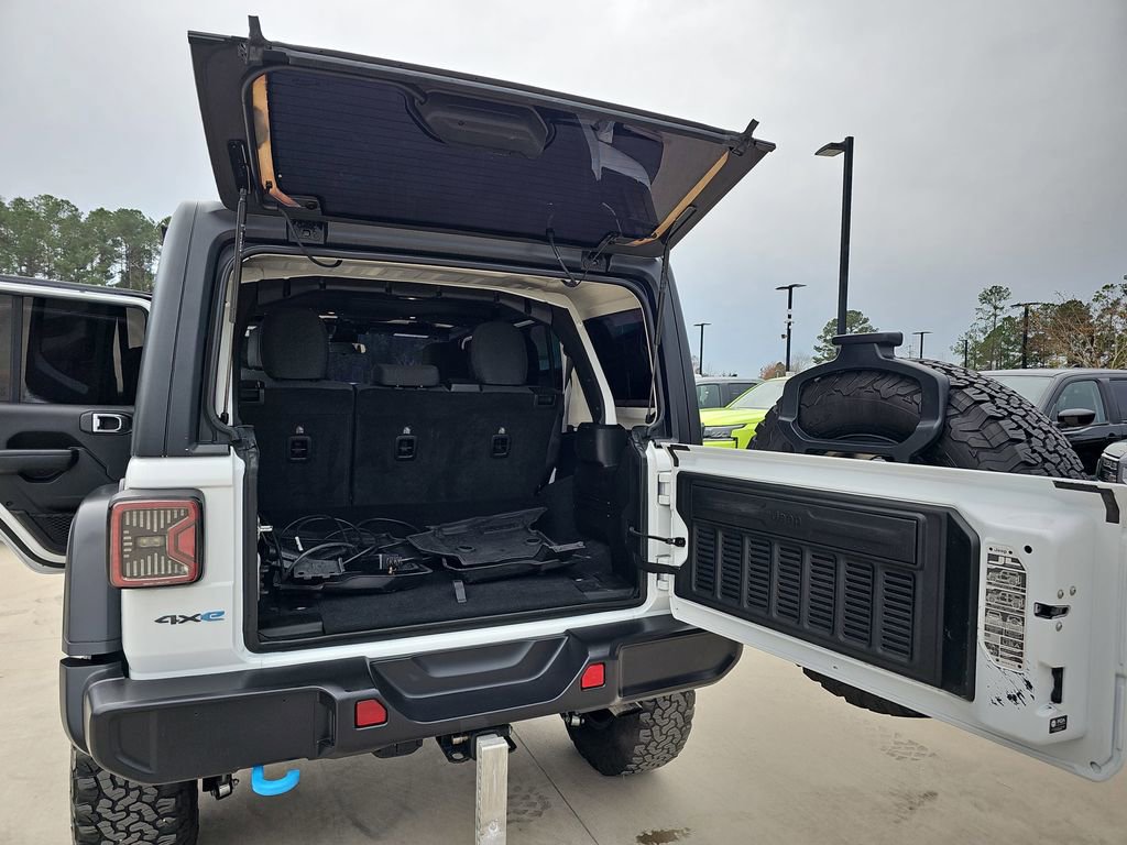 Used 2024 Jeep Wrangler Unlimited image 18